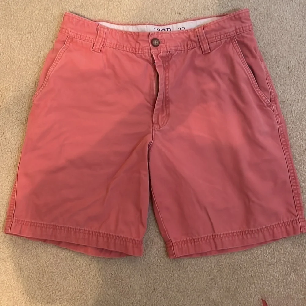 𝅺IZOD Saltwater Flat Front Chino Shorts.  Size 32